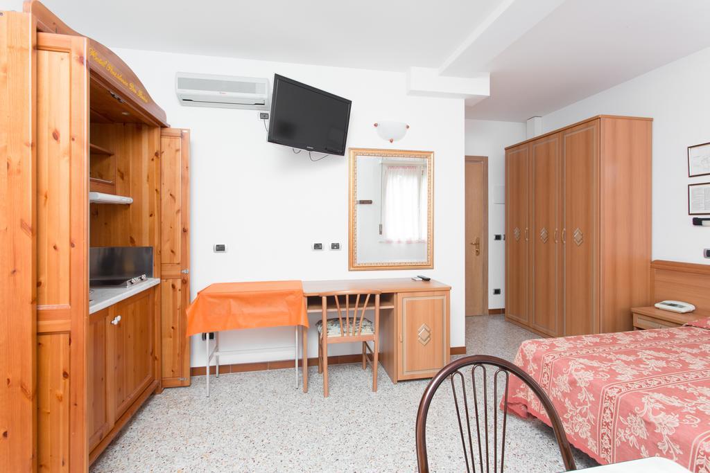 Hotel Residence Des Bains Чезенатіко Екстер'єр фото
