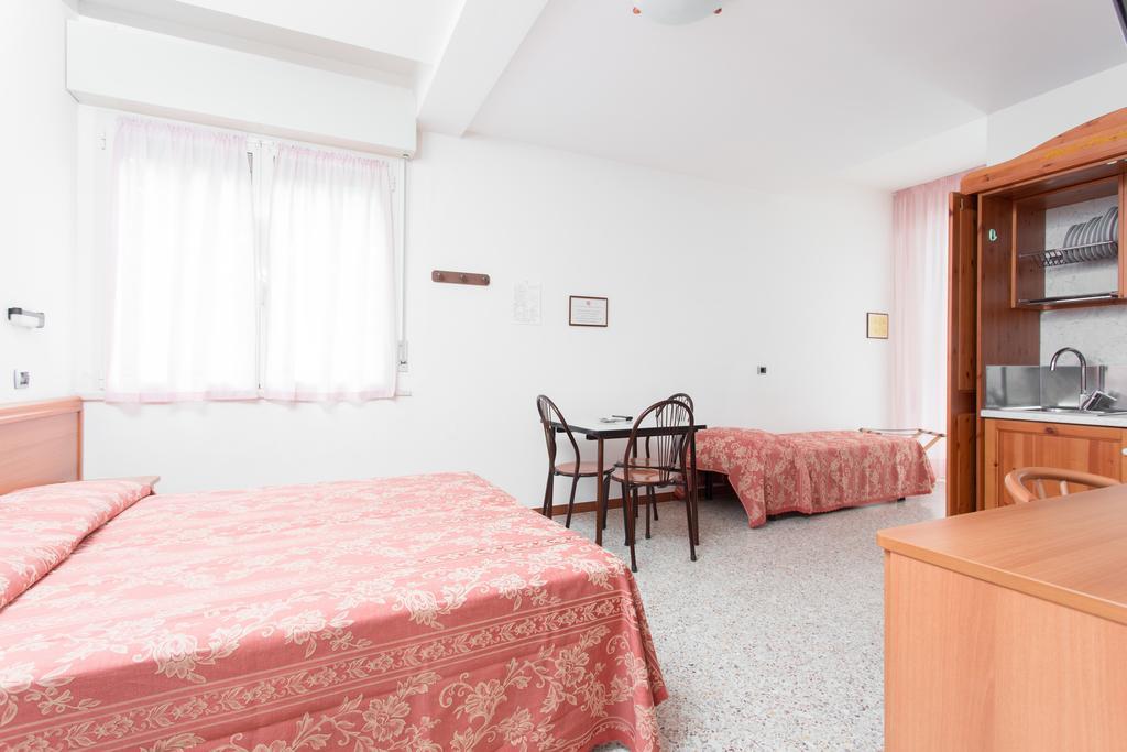 Hotel Residence Des Bains Чезенатіко Екстер'єр фото