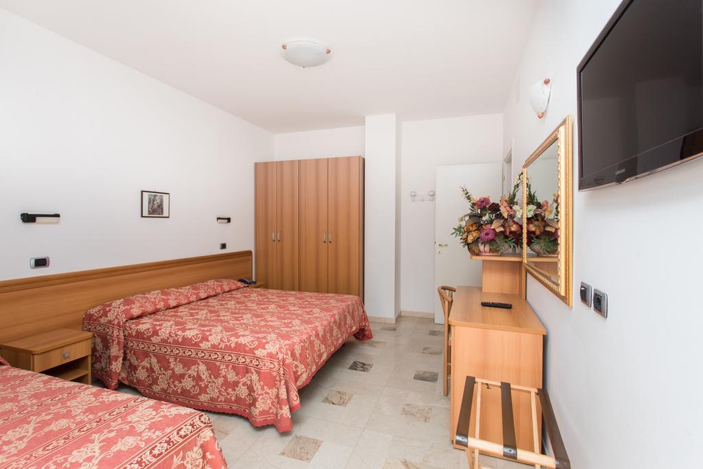Hotel Residence Des Bains Чезенатіко Екстер'єр фото